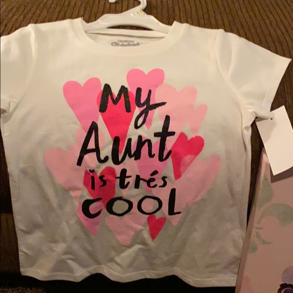 Who runs the world? Aunts!